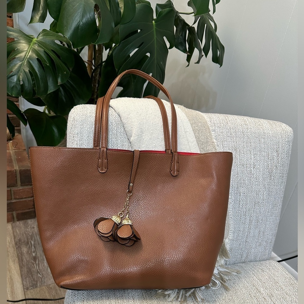 🛍️ Large brown Tote bag with excellent condition.